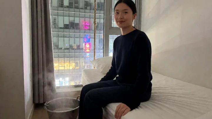 电影苹果剧情 底层女性在都市夹缝里的生存镜像