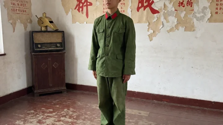 芳华电影(文工团)刘峰与何小萍被时代推着走的一生