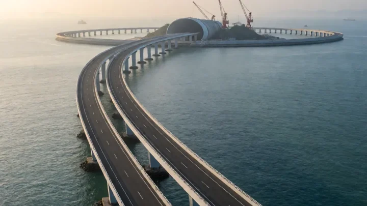 超级工程纪录片 港珠澳大桥与北京地铁背后的建设者